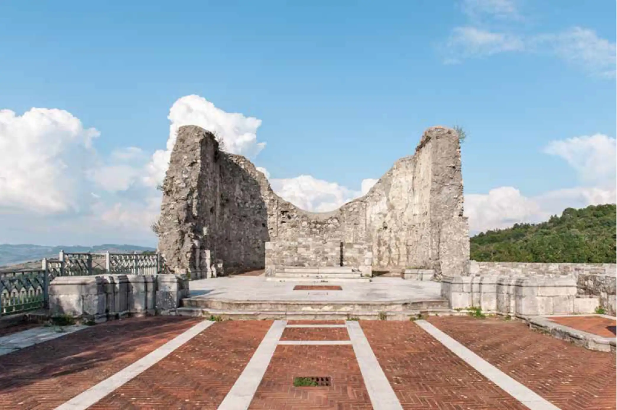 Teora_la-chiesa-terremotata-1980